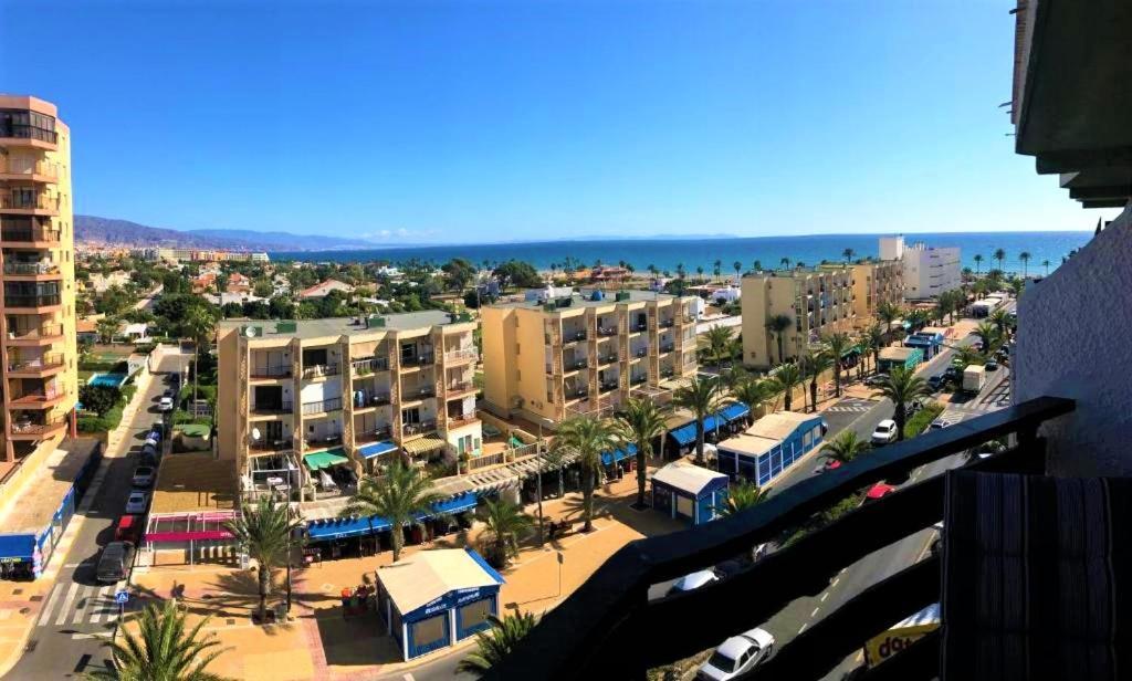 Apartamento Roquetas de Mar Urbanización, 2 dormitorios, Gran Terraza con vista al mar, wi-fi, parking y piscina Exterior foto