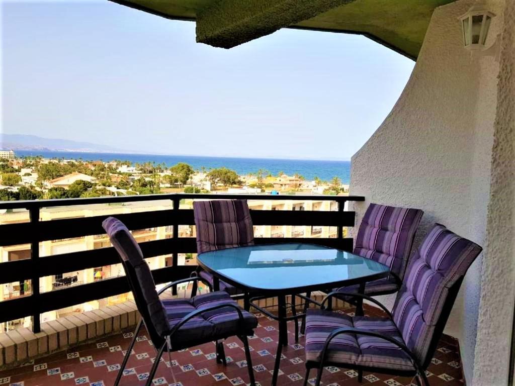Apartamento Roquetas de Mar Urbanización, 2 dormitorios, Gran Terraza con vista al mar, wi-fi, parking y piscina Exterior foto