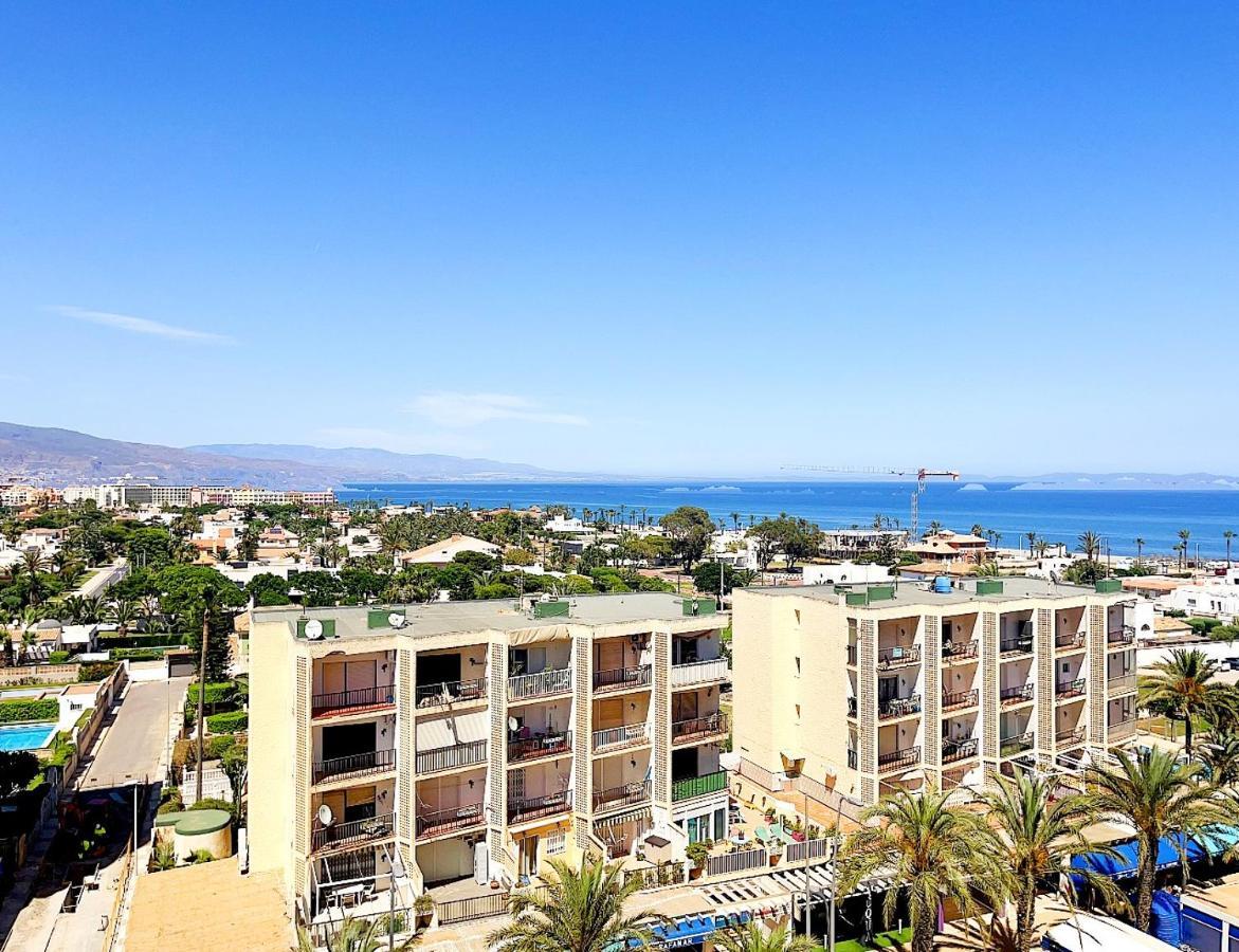 Apartamento Roquetas de Mar Urbanización, 2 dormitorios, Gran Terraza con vista al mar, wi-fi, parking y piscina Exterior foto